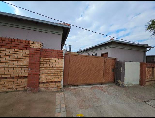 6 BEDROOM HOUSE FOR SALE IN KAALFONTEIN